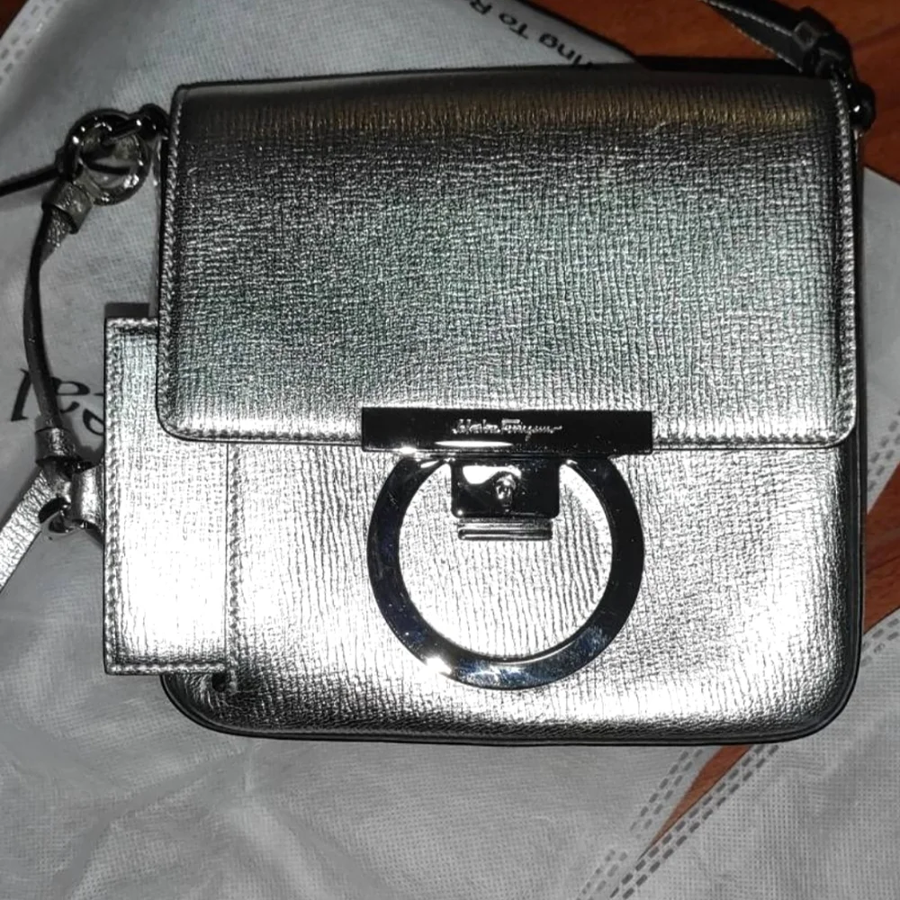 Salvatore Ferragamo Metallic Silver Leather Shoulder Grancini Flap Mini …